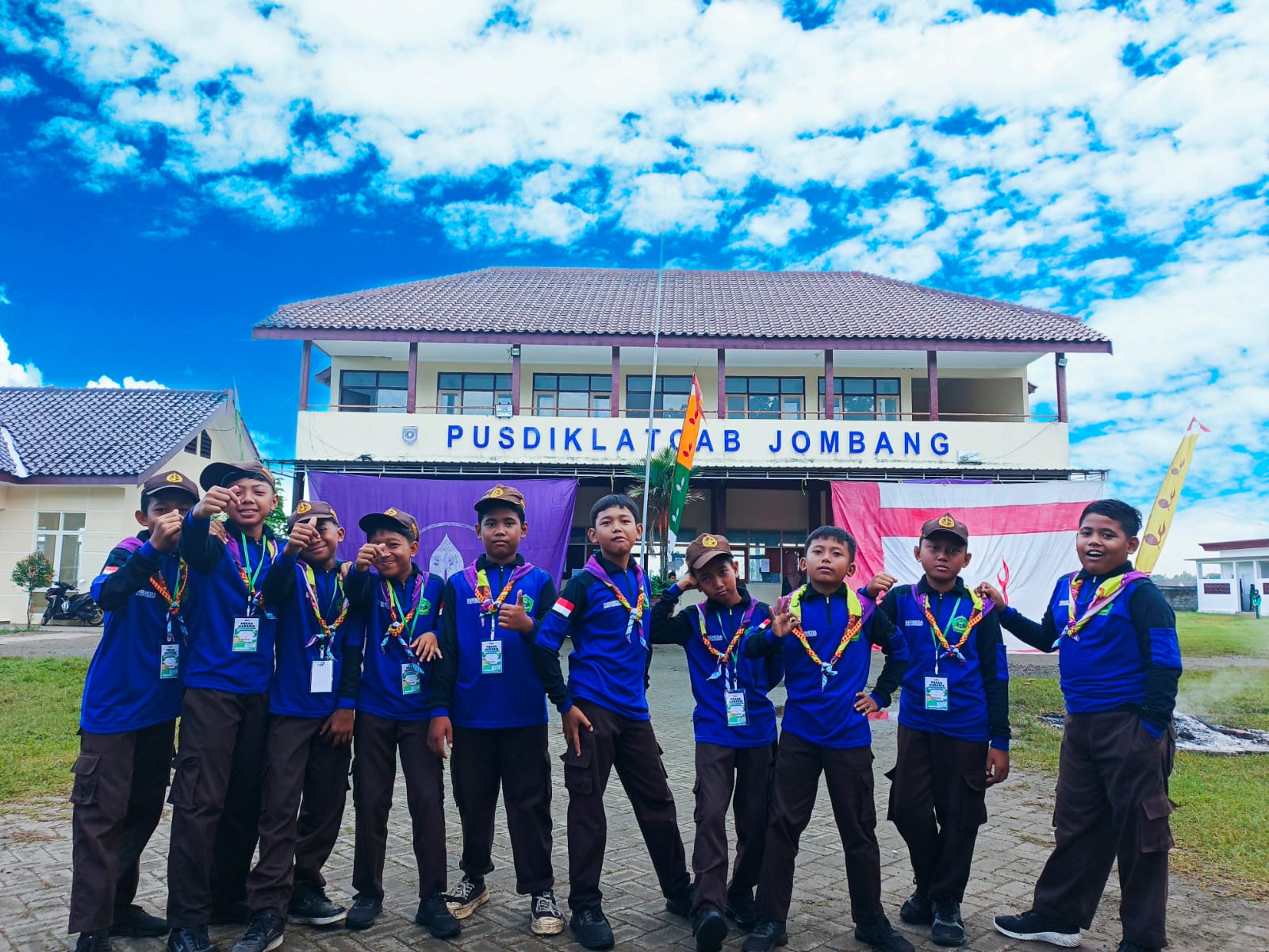 MIS Al Falah Kuncung Raih Juara 1 Lomba Yel-Yel pada Perkemahan Pekan Madaris 2025