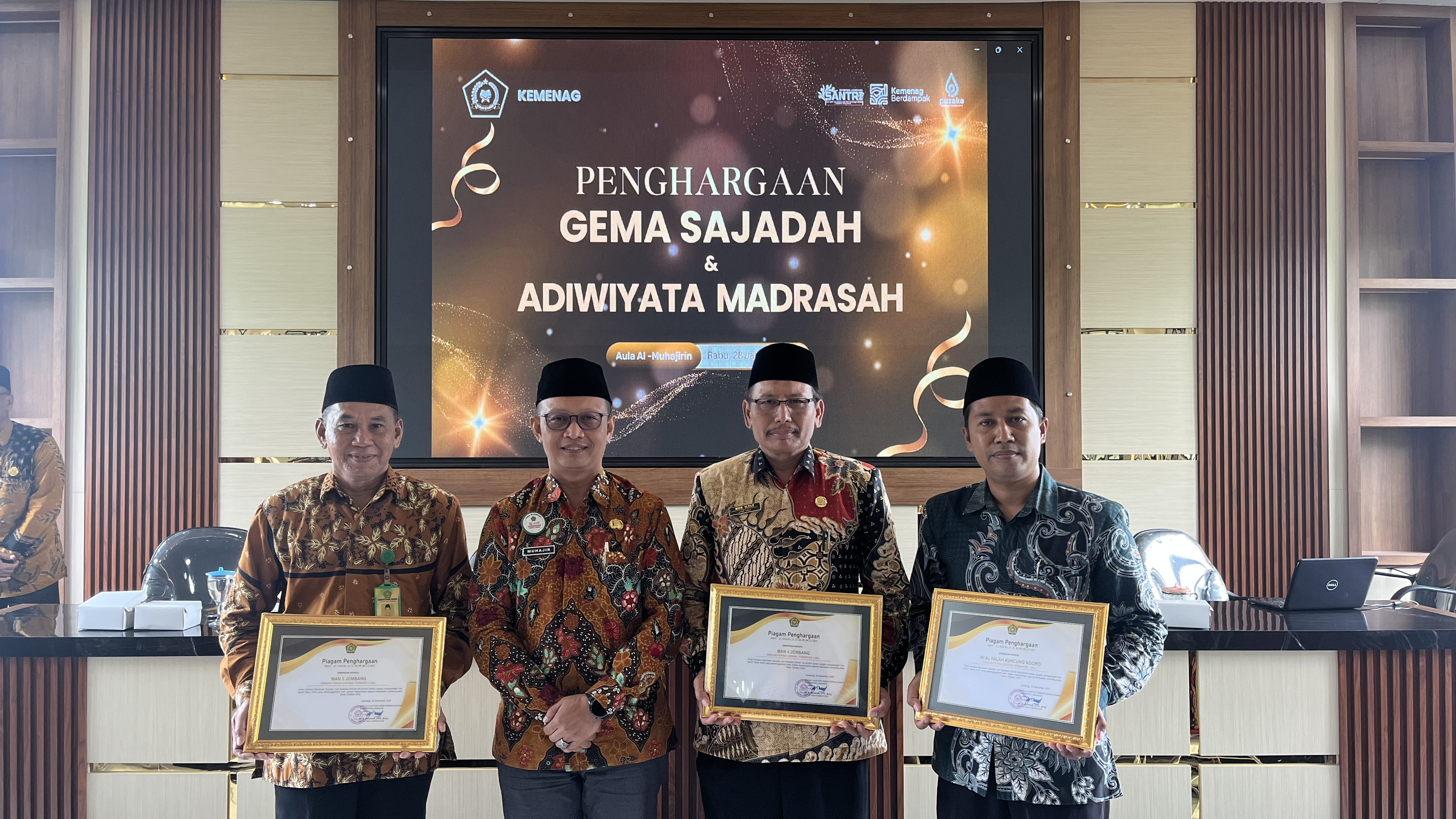 MIS Al Falah Kuncung Terima Penghargaan GEMA SAJADAH Berbasis Perubahan Ekoteologi